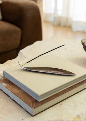 حامل بخور من المعدن المطروق 