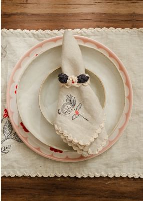 مناديل مائدة مطرّزة بغصن الرمان – طقم من ٤ قطع