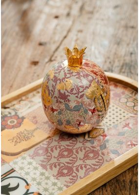 قطعة ديكور بشكل رمانة خشبية مع ديكوباج