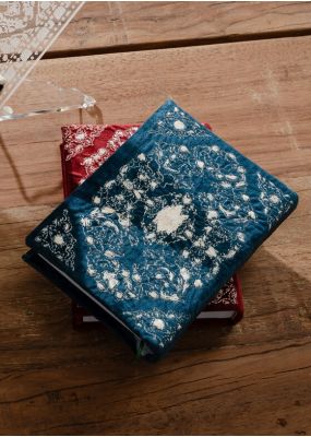 مصحف بغلاف مخملي مطرز