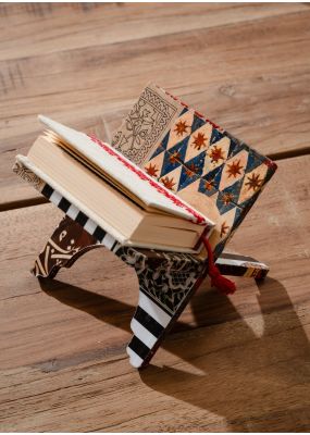 حامل مصحف خشبي صغير مزين بالديكوباج