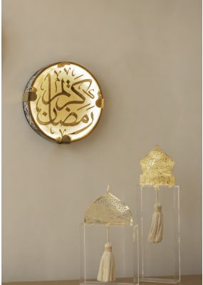 "دف مضيء مزين بعبارة "رمضان كريم
