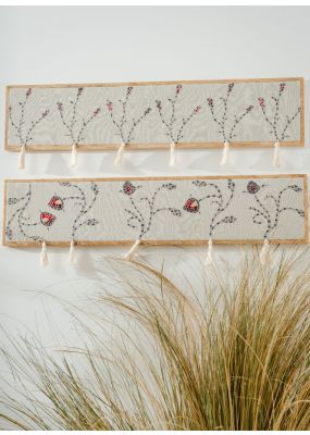 تعليقة جدارية مطرزة بتصميم زهور مستوحى من الفسيفساء