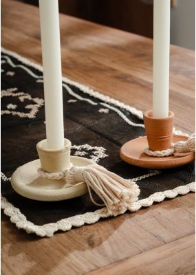 حامل شموع فخاري مزين بشرّابة