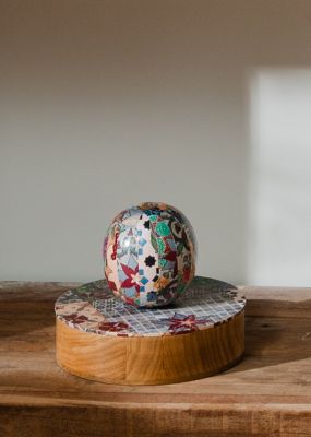 علبة خشبية دائرية بغطاء مزين بديكوباج مستوحاة من أجواء الميلاد