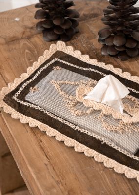 علبة مناديل شبكية مطرّزة بنقوش فسيفسائي