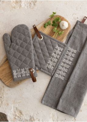 طقم مطبخ من الكتان مطرز يدويًا